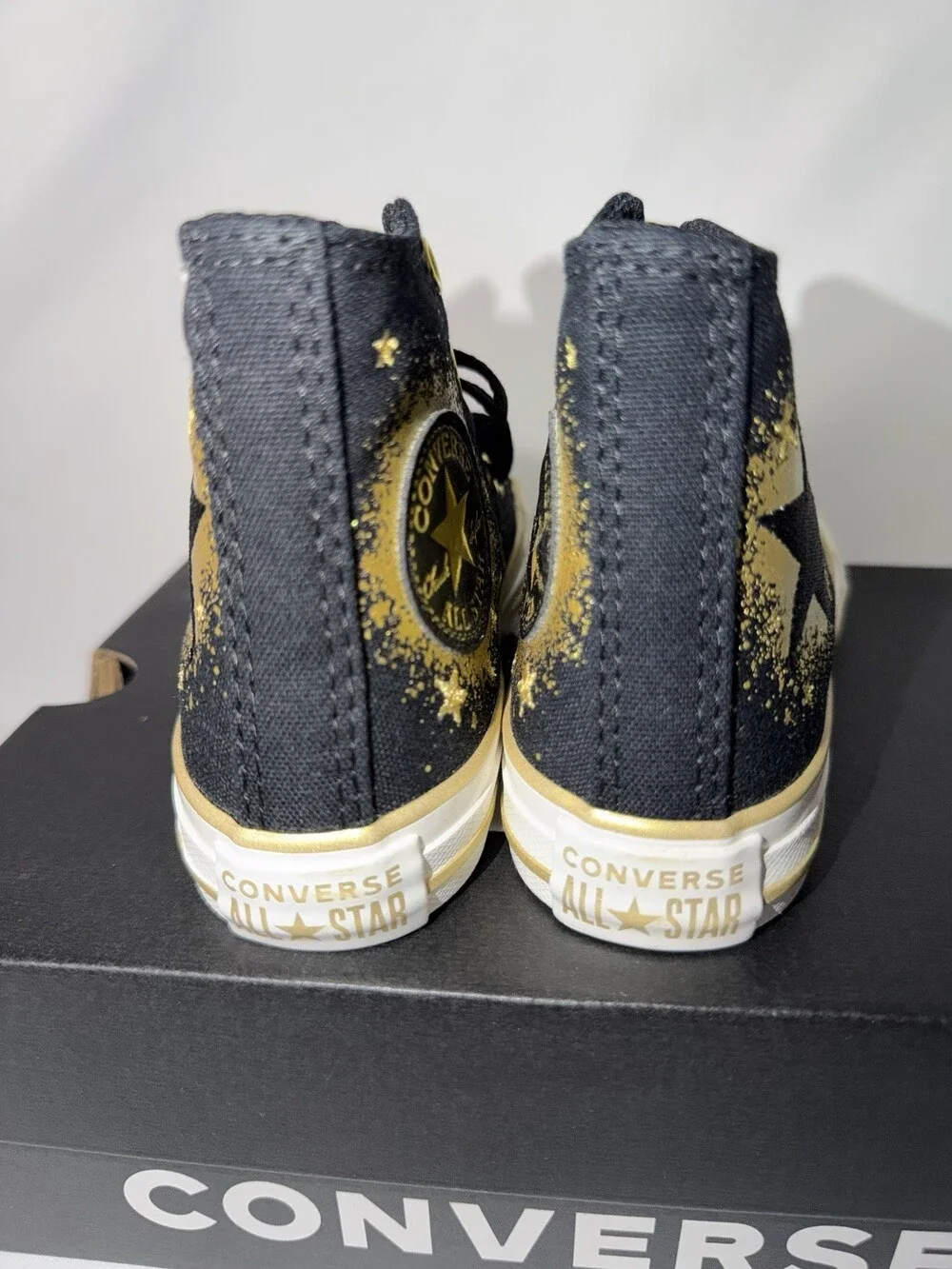 NIB Kids Size 11 Converse ALL STAR Black With Gold Star High Top Gold & Black